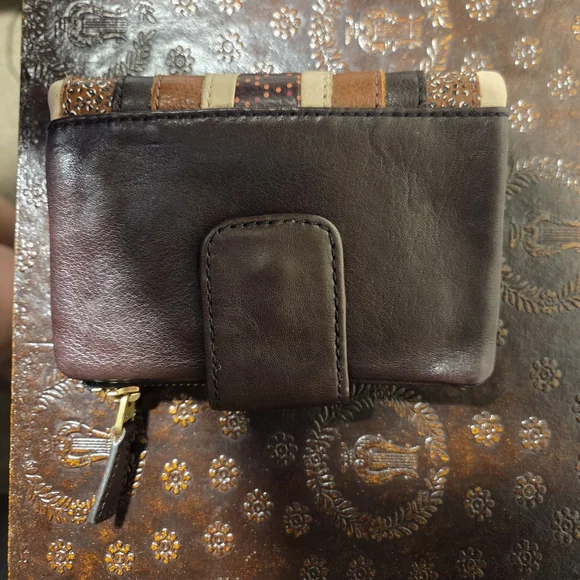 Fossil Brown and Tan Wallet - Picture 4 of 4